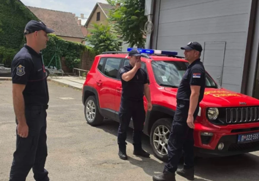 (FOTO) Nevjerovatna hrabrost vatrogasaca: Povrijeđenoj TRUDNICI SPASILI ŽIVOT nakon saobraćajne nesreće