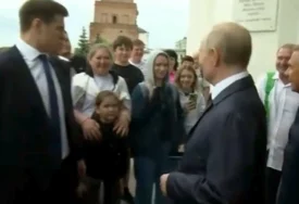 (VIDEO) ODAO GA TJELOHRANITELJ Putin u centru skandala, jedna riječ razotkrila prevaru Rusije
