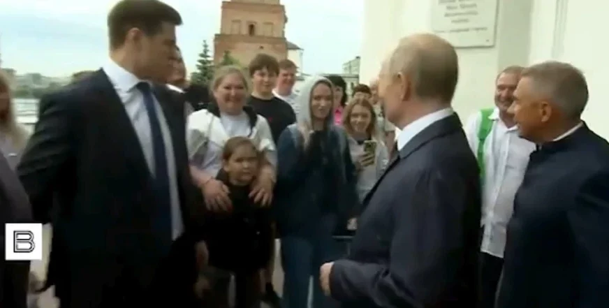 (VIDEO) ODAO GA TJELOHRANITELJ Putin u centru skandala, jedna riječ razotkrila prevaru Rusije