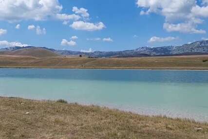 (VIDEO) Zovu ga "Planinske oči" i krije jezivu legendu: Svako ko je pokušao da prepliva Vražje jezero doživio je tragičnu sudbinu