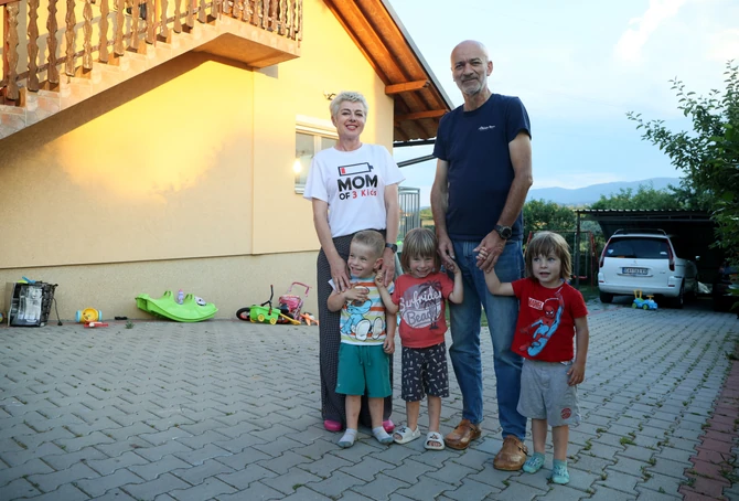 (VIDEO, FOTO) "U ovim godinama je najljepše" Rada je poslije 10 vantjelesnih u 46. godini RODILA TROJKE, ljekari doživjeli ŠOK kad su vidjeli