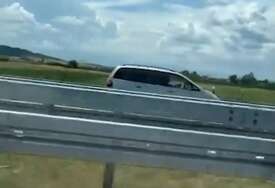 (VIDEO) Za dlaku izbjegnuta tragedija: Još jedan slučaj vožnje U SUPROTNOM SMJERU na auto-putu, vozači u šoku