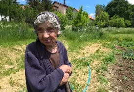 (VIDEO) "NOĆNE LOKALE BIH ZATVORILA U PONOĆ" Baka (87) iz Hercegovine ne odustaje od rada u njivi, poručila i šta je ključ dugovječnosti