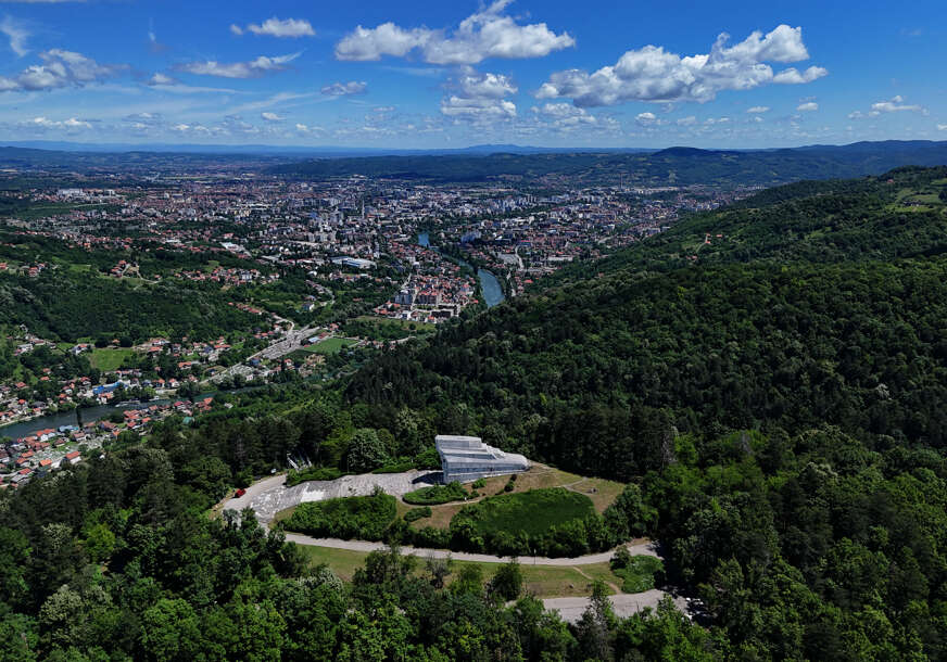 spomenik , banj brdo,  šehitluci , banjaluka , panorama 