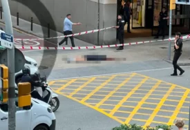 ORUŽJE OSTAVIO NA KLUPI Policija u Barseloni traga za napadačem, prišao muškarcu s leđa, ISPALIO METAK i pobjegao