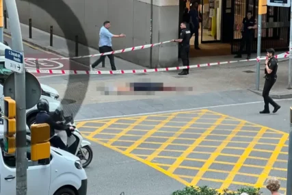 ORUŽJE OSTAVIO NA KLUPI Policija u Barseloni traga za napadačem, prišao muškarcu s leđa, ISPALIO METAK i pobjegao