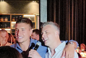 (VIDEO) VAŽE ZA 2 NAJVEĆA ŠMEKERA Bogdan Bogdanović u društvu pjevača, ukrstili glasove uz ovaj hit