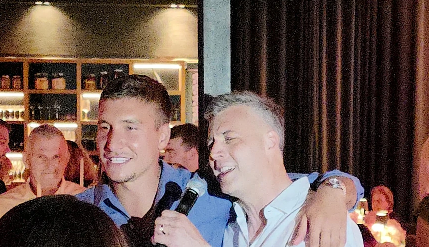 Bogdan Bogdanović u društvu pjevača, ukrstili glasove uz ovaj hit