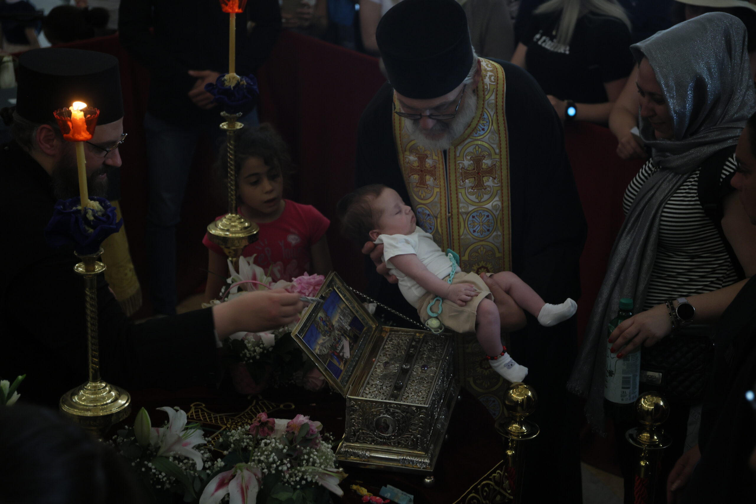 (FOTO) SPC objavila nove podatke: Više od MILION LJUDI SE POKLONILO Časnom pojasu Presvete Bogorodice u Beogradu