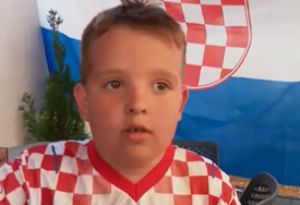(VIDEO) „Za koga navijaš?“ Odgovor ovog dječaka oduševio region i osvojio društvene mreže, vraća vjeru u dobre ljude