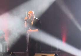 "Nema više laži, nema više skrivanja" Fuad Backović održao koncert u Sarajevu, na bini "pao" i poljubac sa dečkom