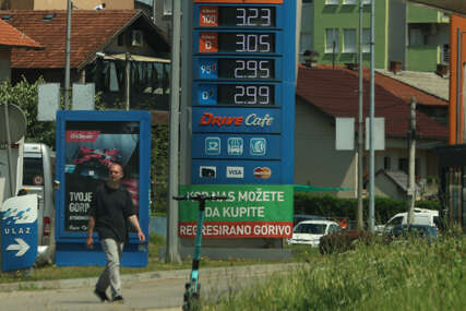(FOTO) Da li će GORIVO konačno pojeftiniti: U Cazinu litar benzina 2,29 KM, u Banjaluci skoro 3 marke