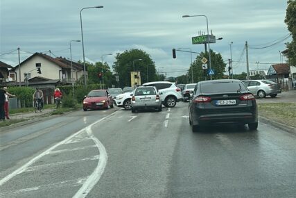 (FOTO) KOLAPS ŽIVI Udesi i NEVIĐENE GUŽVE na staroj i brzoj cesti, vozači na izmaku živaca