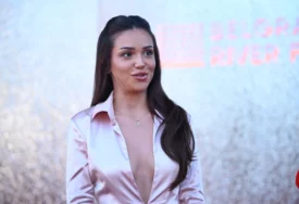 (VIDEO) Poznate dame stigle na koncert Rikija Martina: Breskvica bez brushaltera, Marija sa šik frizurom, a Milica šljašti od glave do pete