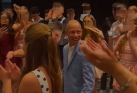 Prizor za pamćenje: Dan koji će Viktor (16) pamtiti cijelog života, dječak došao na maturu uprkos velikoj borbi sa zdravljem