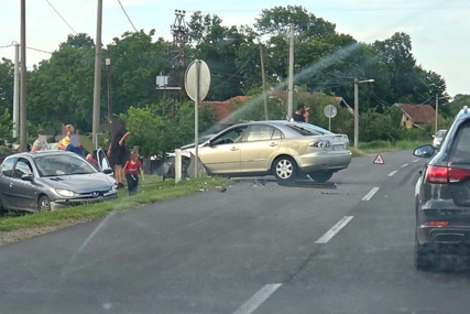 Saobraćajka kod Bijeljine: Jedan automobil sletio sa puta, drugi smrskan