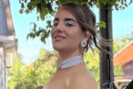 (FOTO) Oko vrata ogrlica u stilu princeze Dajane: Teodora NIJE ŽELJELA HALJINU ZA MATURU, a njeno modno izdanje je za crveni tepih