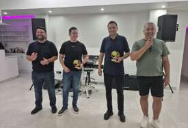 (FOTO) Humanitarni turnir u Čelincu: Miroslav Janković i sportisti obezbijedili pomoć za pet višečlanih porodica
