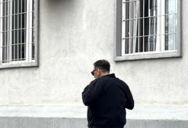 Zabrinut i neraspoložen: Kasper opet posjetio Minu Kostić, sa njim je došla i ONA