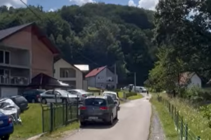 (VIDEO) Iz automatske puške zapucao: Ovo je mjesto gdje je muškarac (64) ubio komšiju i teško ranio njegovu suprugu