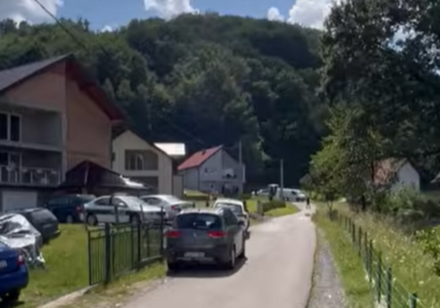 (VIDEO) Iz automatske puške zapucao: Ovo je mjesto gdje je muškarac (64) ubio komšiju i teško ranio njegovu suprugu