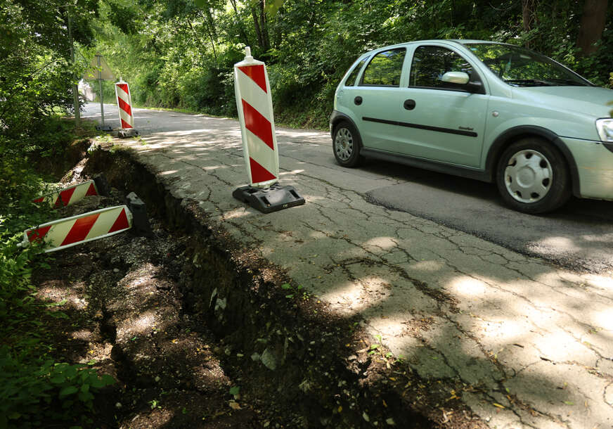 klizište na putu za banj brdo , šehitluci 