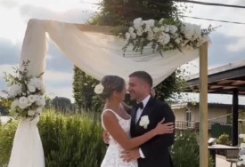 (VIDEO) OŽENIO SE SAŠA KOVAČEVIĆ Trudna Zorana blista u venčanici, a on je sve vrijeme drži za stomak