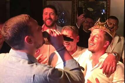 (VIDEO) Pjevač na glavio ponio krunu, a torta sve iznenadila: Milan Dinčić Dinča napravio GALA PROSLAVU povodom 40. rođendana