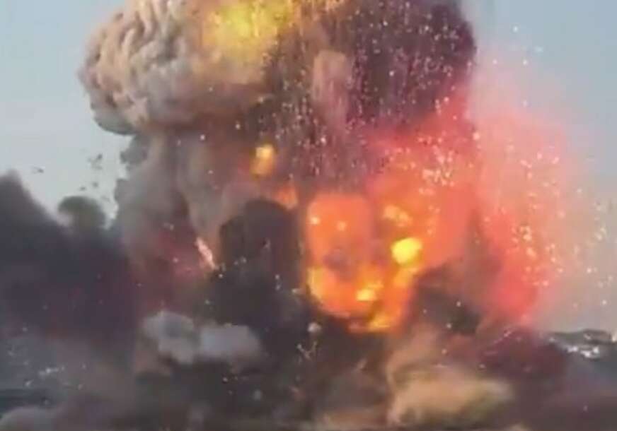 (VIDEO) NAJMANJE 5 MRTVIH Kuće sravnjene sa zemljom u eksploziji bombe iz Drugog svjetskog rata, snimljen trenutak užasa