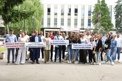 (FOTO) "Kredit zatvaraju kreditom" Stanivuković podržao mlade koji traže da Vlada Srpske povuče POGUBNA ZADUŽENJA