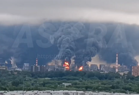 (VIDEO) PAKAO NA NEBU IZNAD MOSKVE Rusija pod napadom 555 dronova, pogođena ključna rafinerija