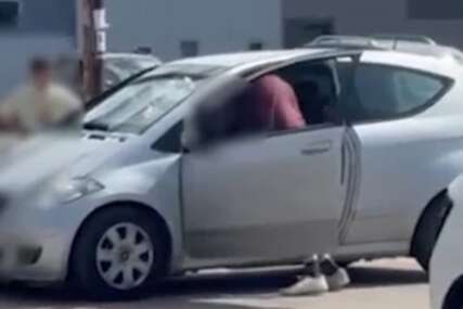 (VIDEO) Jeziv snimak nasilja: Uvukao dijete u auto i počeo BRUTALNO DA GA UDARA, a motiv je BIZARAN