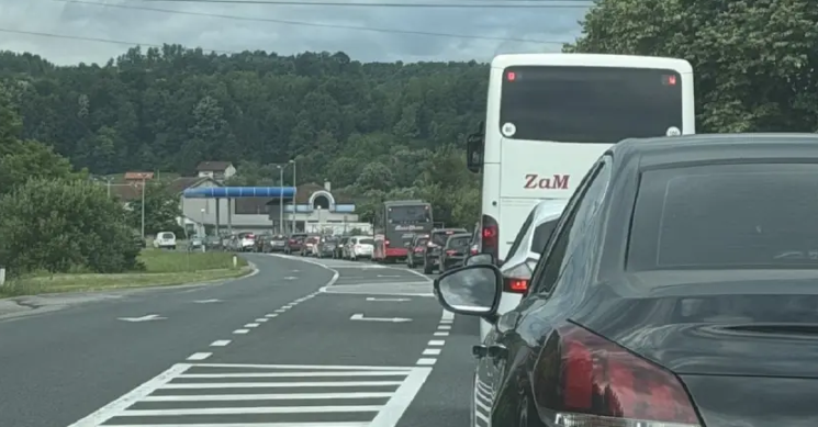 Saobraćajna nesreća u Ramićima: Apel na vozače da budu strpljivi, stvaraju se velike gužve na izlazu iz Banjaluke