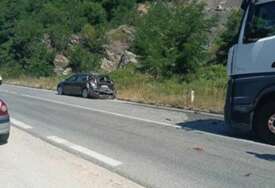 Još jedna drama na putevima: Sudar kamiona i automobila kod Ribnika, više povrijeđenih