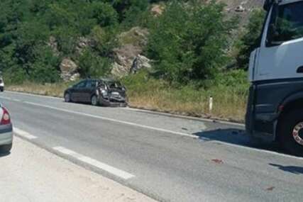 Još jedna drama na putevima: Sudar kamiona i automobila kod Ribnika, više povrijeđenih