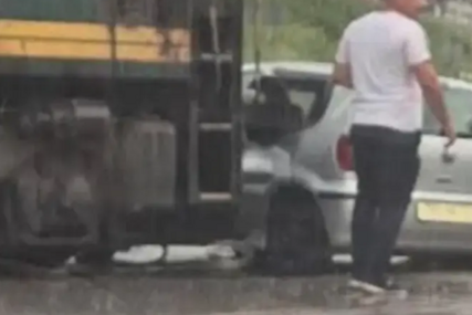 TEŠKA NESREĆA Voz udario u automobil u Sarajevu