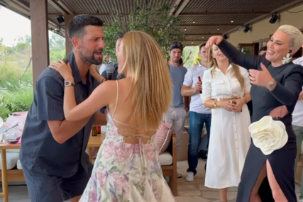 (VIDEO) SVI NA NOGAMA, PJEVAJU U GLAS Novak Đoković priredio Jeleni spektakularnu proslavu, ova pjevačica je zadužena za atmosferu