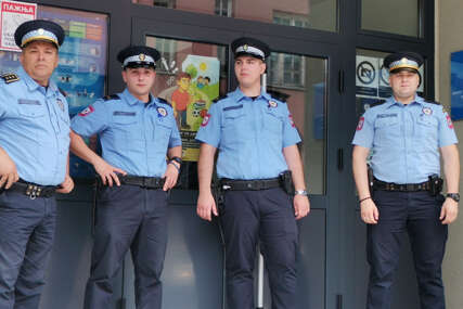 HTIO DA SKOČI SA 4. SPRATA Mladi policajci Peđa i Dejan spriječili samoubistvo Dobojlije