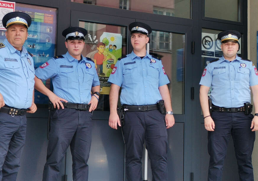 HTIO DA SKOČI SA 4. SPRATA Mladi policajci Peđa i Dejan spriječili samoubistvo Dobojlije