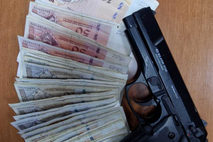 Razbojništvo u Tesliću: Opljačkali žrtvu pa je ucjenjivali da "vrate" PLIJEN