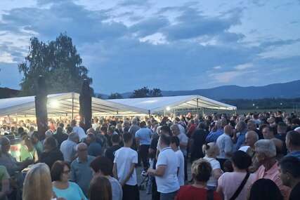 (VIDEO) Đajić okupio više od 5.000 ljudi u Prijedoru „Sljedeće godine dolazimo sa 5 puta većim šatorima“