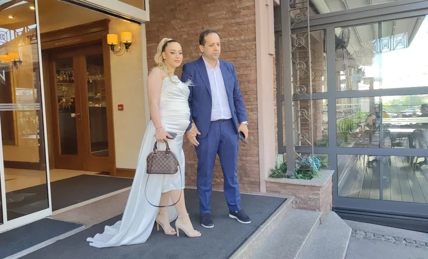 "Stiže princeza" Pjevač (41) koji čeka dijete sa 15 godina mlađom POSTAJE DJED, podijelio srećne vijesti