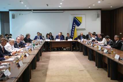 Rat Vašingtona i Brisela oko NOVOG VISOKOG PREDSTAVNIKA: SAD gura svog čovjeka, EU ne popušta, na pomolu konsenzus