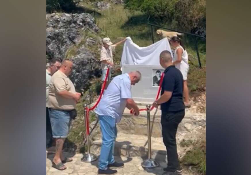"Nisi dao da se izvor zamuti" Otvoreno spomen-obilježje posvećeno Halidu Bešliću PORED KNEŽAK IZVORA na Romaniji
