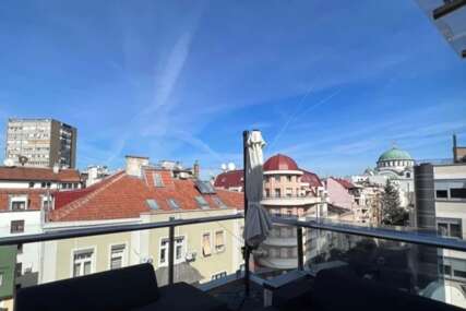 (FOTO) POGLED NA CIJELI GRAD Rasta pokazao kako uživa u svom penthausu, na vrhu zgrade pravi roštilj i šiša se