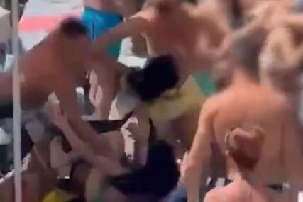(VIDEO) "Majke su vrištale i panično izvlačile djecu iz vode" Rulja pretukla djevojčicu, nos joj slomljen, a razlog nikad banalniji