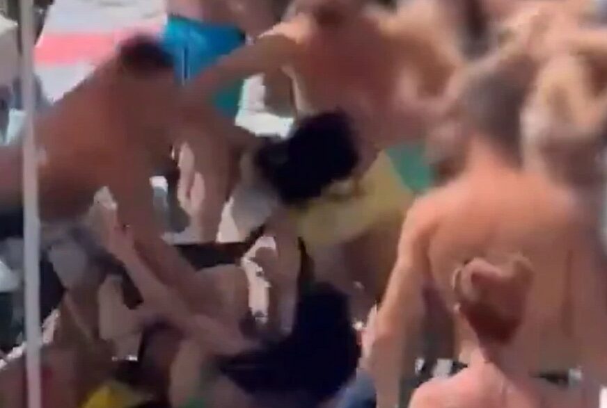 tuča na plaži