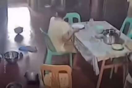 (VIDEO) Snimak šokirao svijet, a onda se desio ŠOK OBRT: Kćerke bježale od zemljotresa pa ostavile NEPOKRETNU MAJKU samu u kući