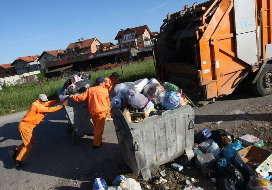 čistoća . odvoz smeća 