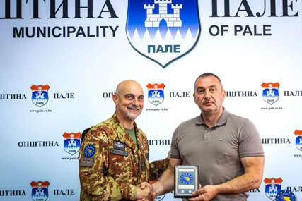 (FOTO) "Stabilnost je temelj za razvoj zajednice" Komandant EUFOR-a i načelnik opštine Pale poslali snažnu poruku